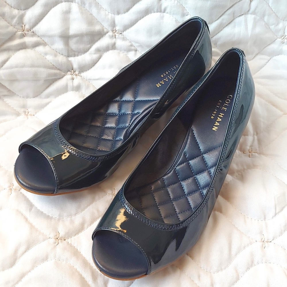 Cole Haan Peep Toe Wedge Pump Navy Patent Sz 7